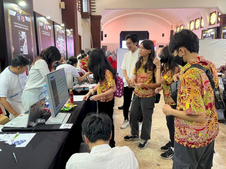 Bantu Jemaah Haji, Mahasiswa ITS Kembangkan Mecca Mate