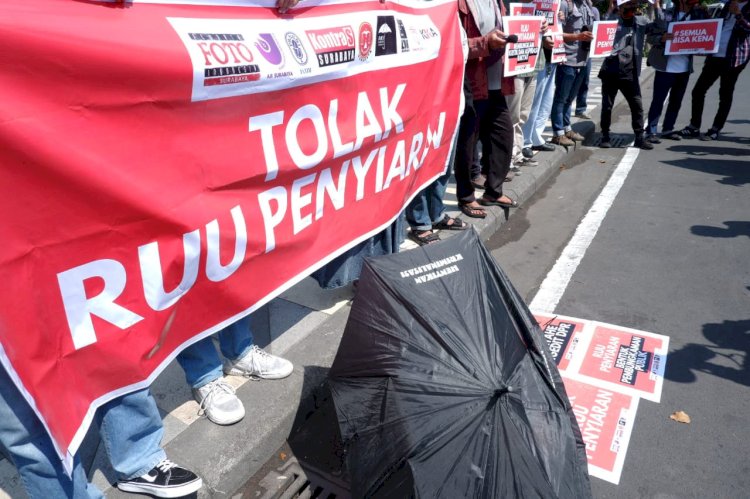 Koalisi Masyarakat dan Pers di Surabaya Tolak RUU Penyiaran