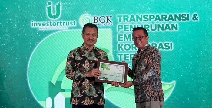 Bank Jatim Terima Penghargaan dari Investortrust.id dan BGK Foundation