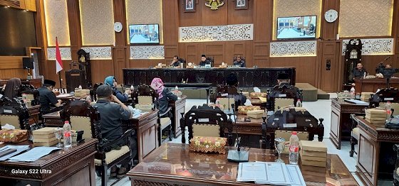 Beri Saran dan Pendapat Banggar, DPRD Kota Probolinggo Gelar Paripurna LKPJ APBD 2023