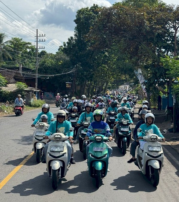 Jelajah Kota Banyuwangi Bersama Ratusan Pecinta Honda PCX160 dan Honda Stylo 160