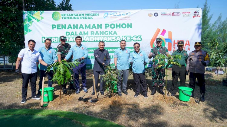 TTL dan Kejari Lakukan Penanaman Pohon Sambut Hari Bhakti Adhyaksa