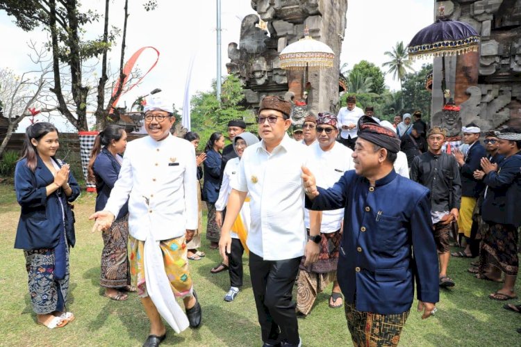 Pj Gubernur Adhy Hadiri Upacara Karya Tawur Agung Labuh Gentuh dan Panca Wali Krama