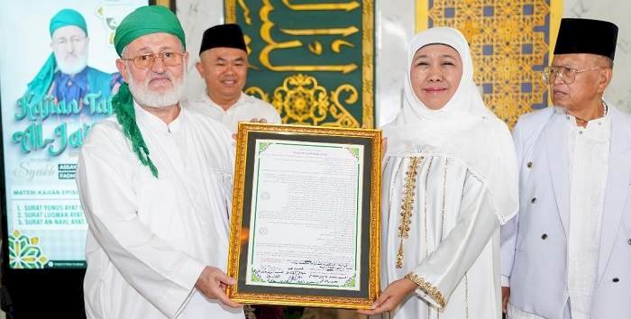 Syeikh Fadhil Bedah Keunggulan Tafsir Al Jailani, Khofifah: Terima Kasih Selamatkan Manuskrip yang Hilang 800 Tahun Lalu