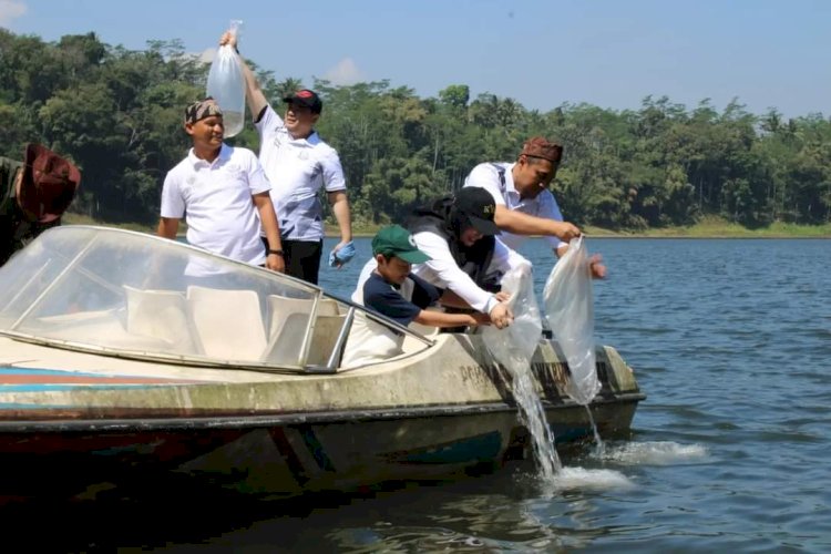 Peringati Hari Adhyaksa ke-54, Kejari Kabupaten Probolinggo Gelar Baksos