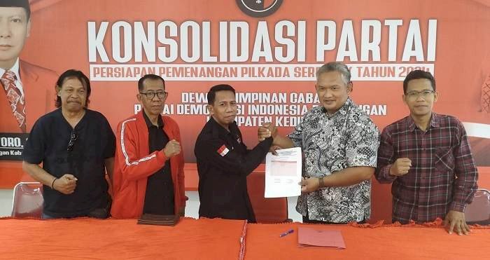  Optimis Maju sebagai Bakal Calon Wakil Bupati Kediri, Dokter Ari Daftar ke PDI Perjuangan