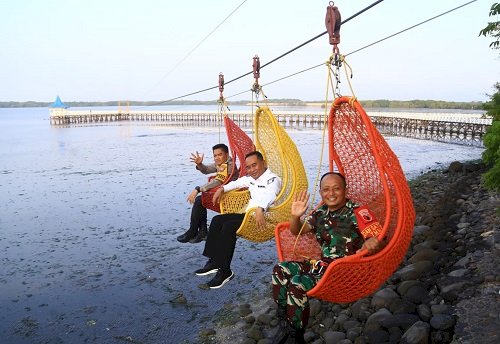 Pantai Bentar Beach Launching Resto Seafood dan Wahana Baru