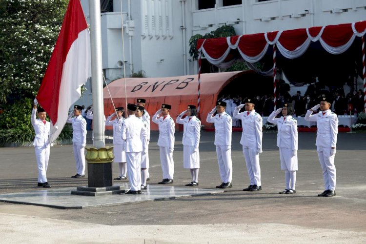 Stop Aktivitas saat Lagu Indonesia Raya Dikumandangkan