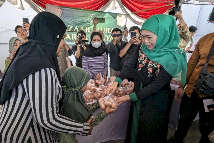 Muslimat NU Gelar Pasar Murah di Situbondo