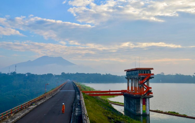 PLN-GD Power Kolaborasi Bangun PLTS Terapung di Karangkates 129 MWp