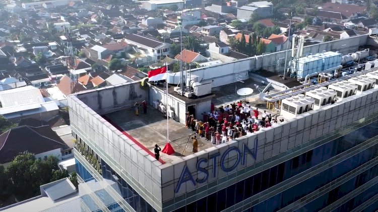 Aston Hotel Gelar Pengibaran Bendera Tertinggi di Kota Madiun