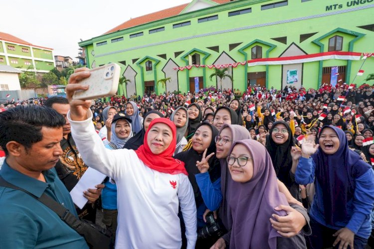 Khofifah Buka Kormi Goes to Pesantren