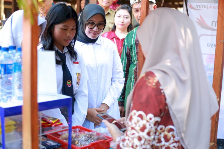 Bupati Ipuk Dorong Pengelolaan Keuangan di Kalangan Pelajar