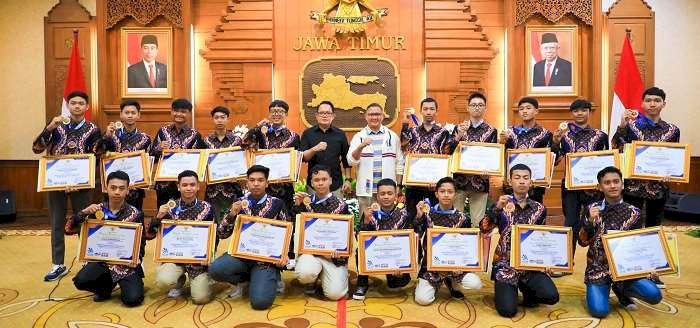 Jatim Sukses Pertahankan Juara Umum LKS SMK Nasional XXXII,  Pj Gubernur Adhy: Duta Pahlawan Pelajar Jatim yang Layak Diapresiasi