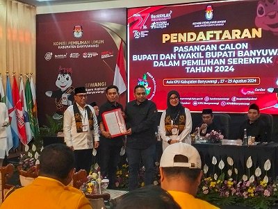 Diusung 16 Partai, Ipuk-Mujiono Resmi Daftar Pilkada 2024 di KPU Banyuwangi