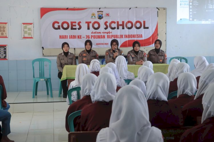 Edukasi Pelajar, Polwan Polres Probolinggo Blusukan ke Sekolah