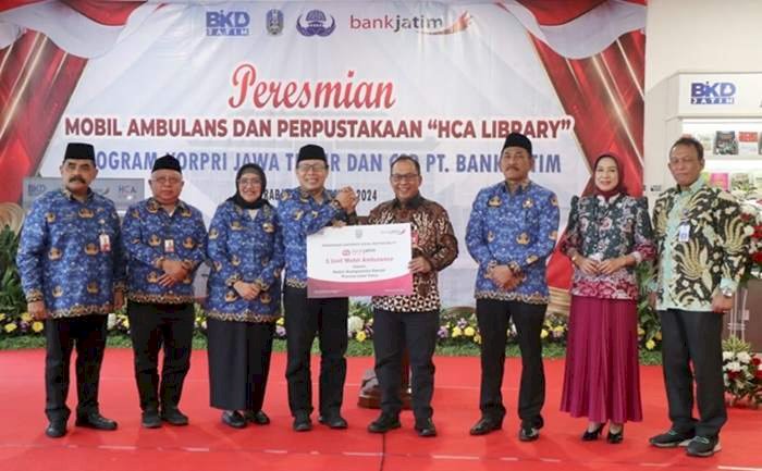 Bank Jatim Serahkan Bantuan Satu Unit Ambulans ke BKD Provinsi Jawa Timur