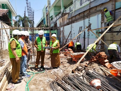 Pembangunan Cath Labdan Monev Poli Eksekutif RSUD Waluyo Jati Dipantau Pj Bupati Ugas