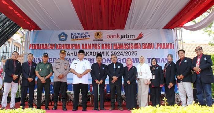 697 Mahasiswa Baru Unirow Tuban Siap Menuju Indonesia Emas yang Berkarakter