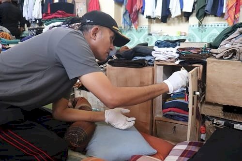 Pastikan Aman dari Barang Terlarang, Ka Rutan Kraksaan Geledah Kamar Hunian Warga Binaan