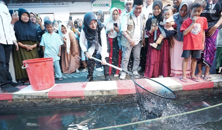 Warga di Banyuwangi Sulap Saluran Air Kotor jadi Kolam Ikan