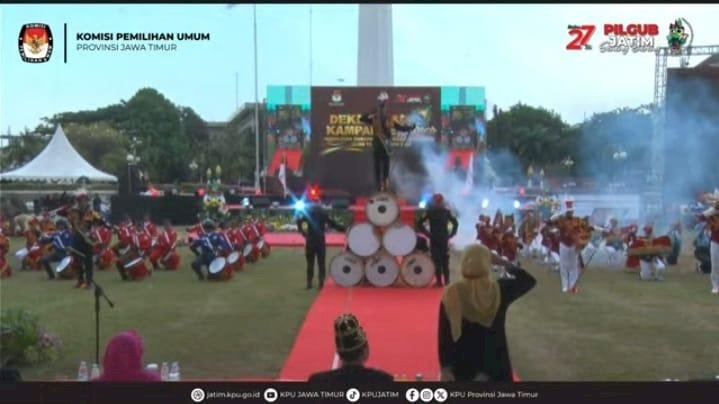 Khofifah Beri Hormat Marching Band