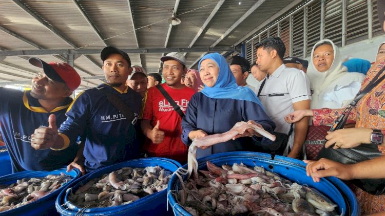 Kampanye, Khofifah Sapa Nelayan di TPI Brondong Lamongan