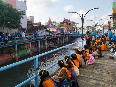 Ratusan Siswa Ikuti Sekardadu di Sungai Kalilo Banyuwangi