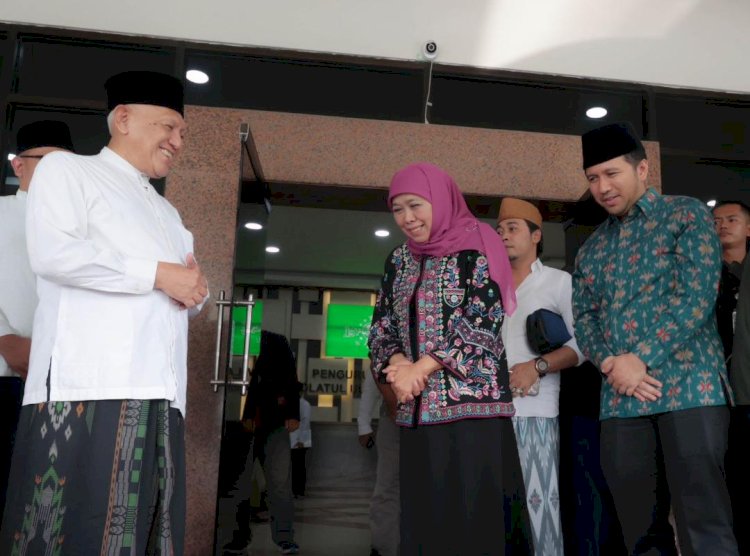 Khofifah-Emil Disambut Hangat Para Ulama PWNU Jatim