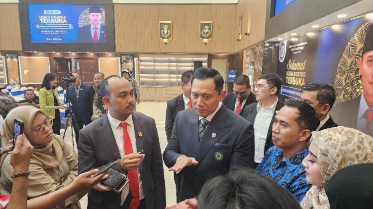 Resmi Doktor, Sidang Terbuka AHY Dihadiri SBY hingga Khofifah