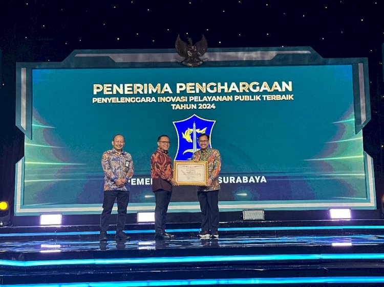 Pemkot Surabaya Raih Penghargaan Penyelenggara Inovasi Pelayanan Publik Terbaik 2024