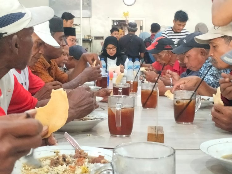 Ipuk Sarapan Bareng 100 Tukang Becak di Banyuwangi, Dalam 