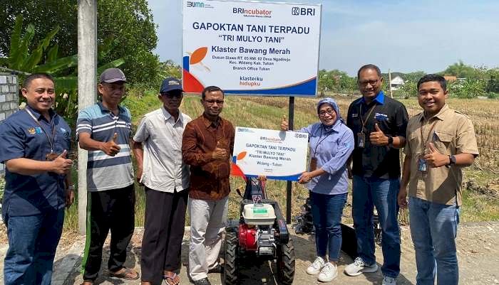 Petani Bawang Merah di Tuban Bersyukur Dapat Bantuan Traktor Khusus