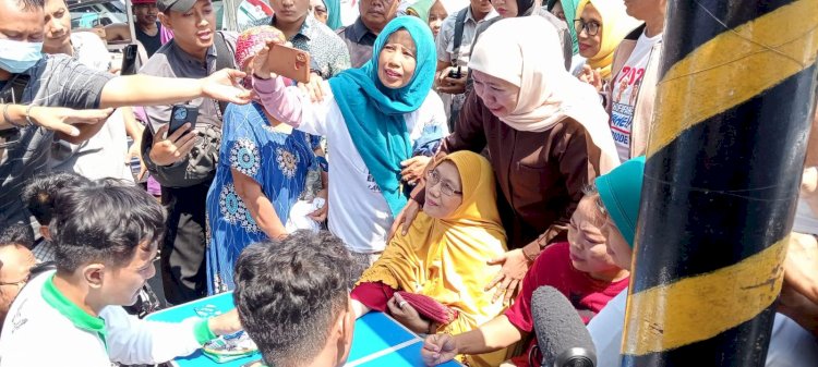 Khofifah Blusukan ke Pasar Soponyono