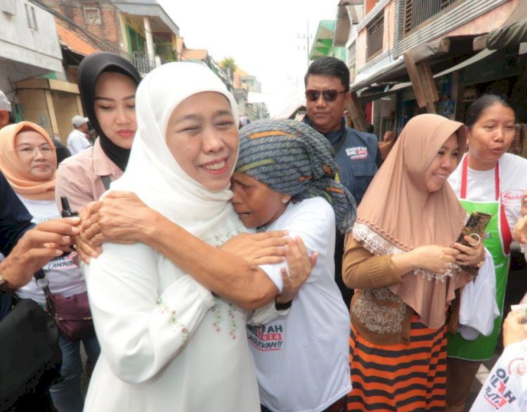 Khofifah Panen Doa dan Dukungan di Pasar PPI Krembangan