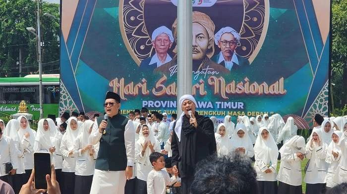 Pimpin Apel Hari Santri Jawa Timur 2024,  Pj Gubernur Adhy: Santri Harus Jadi Generasi yang Multitalenta