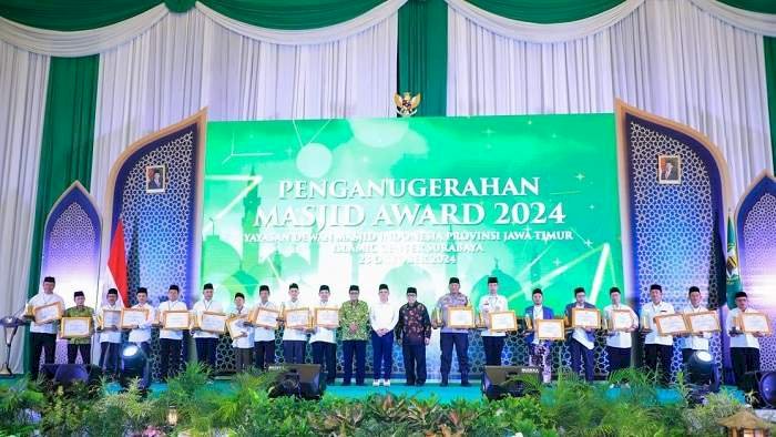 33 Masjid Jatim Dapat Penghargaan di Masjid Award 2024, Pj. Gubernur Adhy Jabarkan Peran Penting Masjid