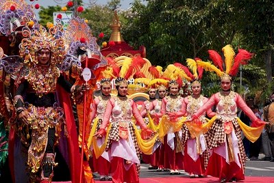 Pukau Ribuan Penonton, Kota Batu Sukses Gelar Batu Art Flower Carnival 2024