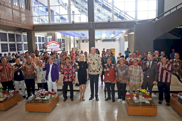 Pameran Persahabatan Indonesia-Ceko di ITS Pererat Upaya Sister City