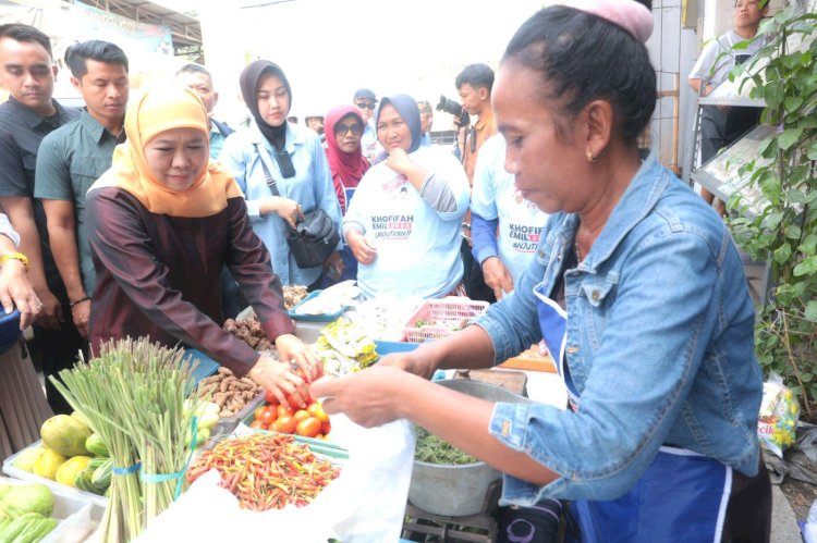 Khofifah Datangkan Nakes Lebih Banyak di Pasar Kalianak