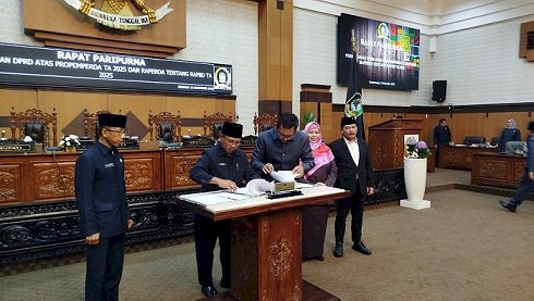 DPRD Banyuwangi Sahkan  APBD Tahun Anggaran 2025