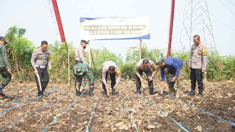 Polres Probolinggo Kota Buka Lahan Tanaman Jagung