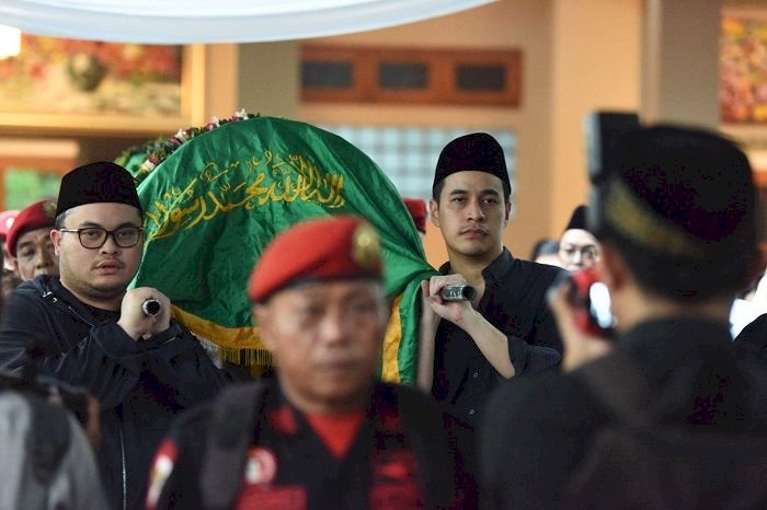 Pj Wali Kota Kediri Zanariah Ikut Antarkan Almarhum Gus Sunoto ke Pemakaman