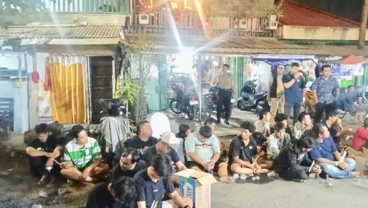 25 Pemadat Ditangkap dalam Penggerebekan di Kampung Narkoba Jalan Kunti