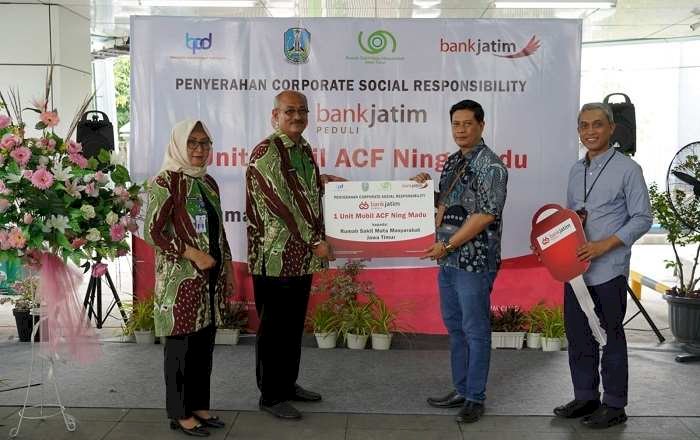 Bank Jatim Serahkan CSR Mobil Operasional pada RSMM