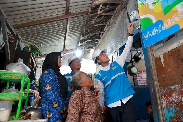 Sambut Nataru, PLN Berbagi Kebahagiaan, Sambung Listrik Gratis Warga Tak Mampu