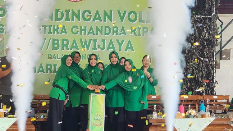 Peringati Hari Ibu, Persit PD V Brawijaya Gelar Lomba Voli