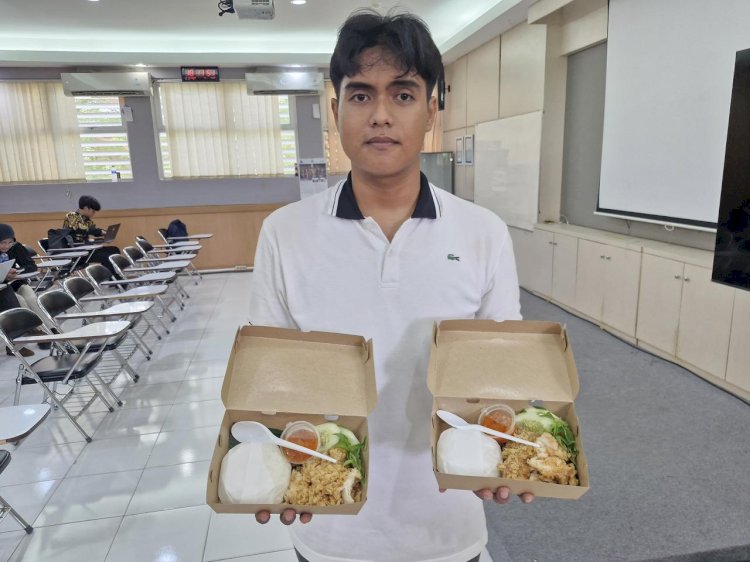 Inspiratif, Semangat Mahasiswa ITS Bantu Ortu dengan Jual Ayam Geprek