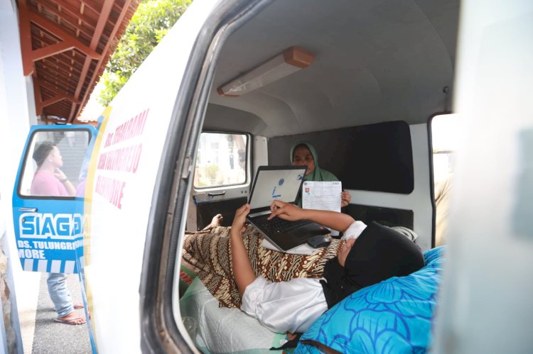 Perjuangan Peserta PPPK di Banyuwangi Laksanakan Ujian di Dalam Ambulans