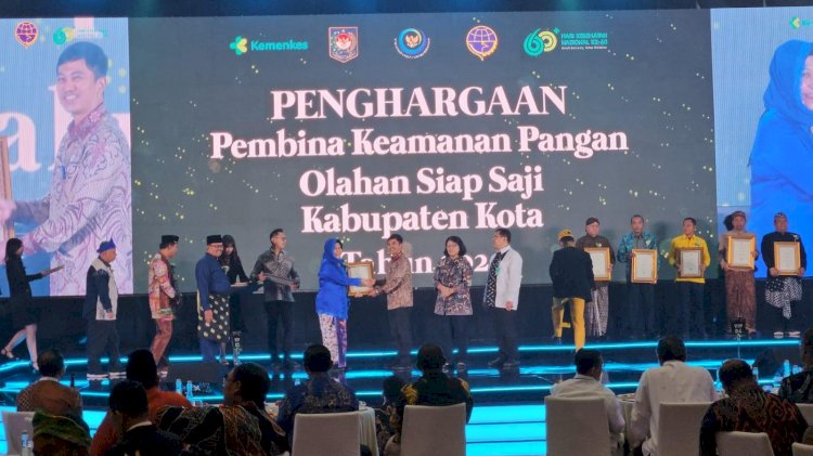 Surabaya Raih Dua Penghargaan Bergengsi dari Kemenkes